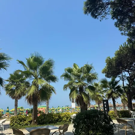 Sea View Deluxe Qerret Golem 公寓 *